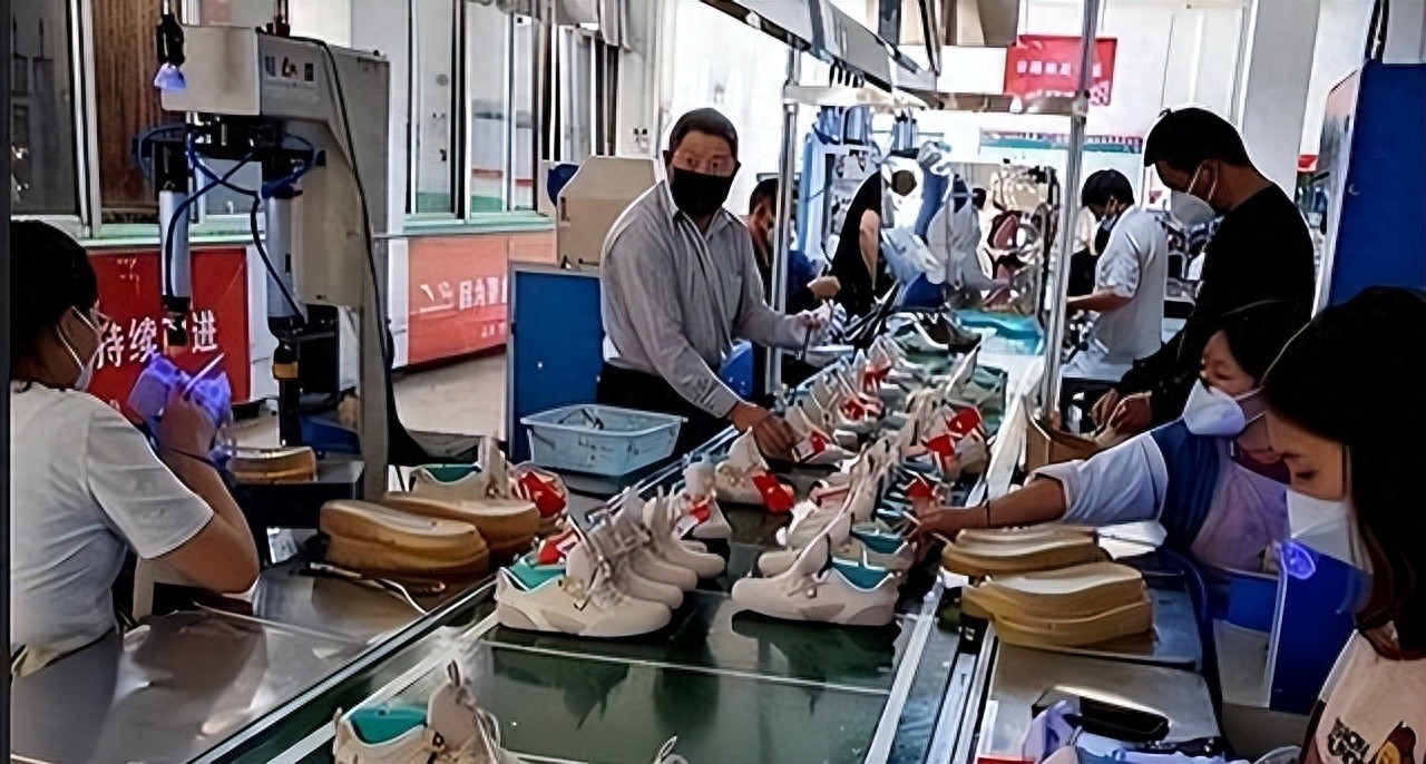 几乎全是假货！利润高达2400%，为何有些消费者前赴后继争相购买