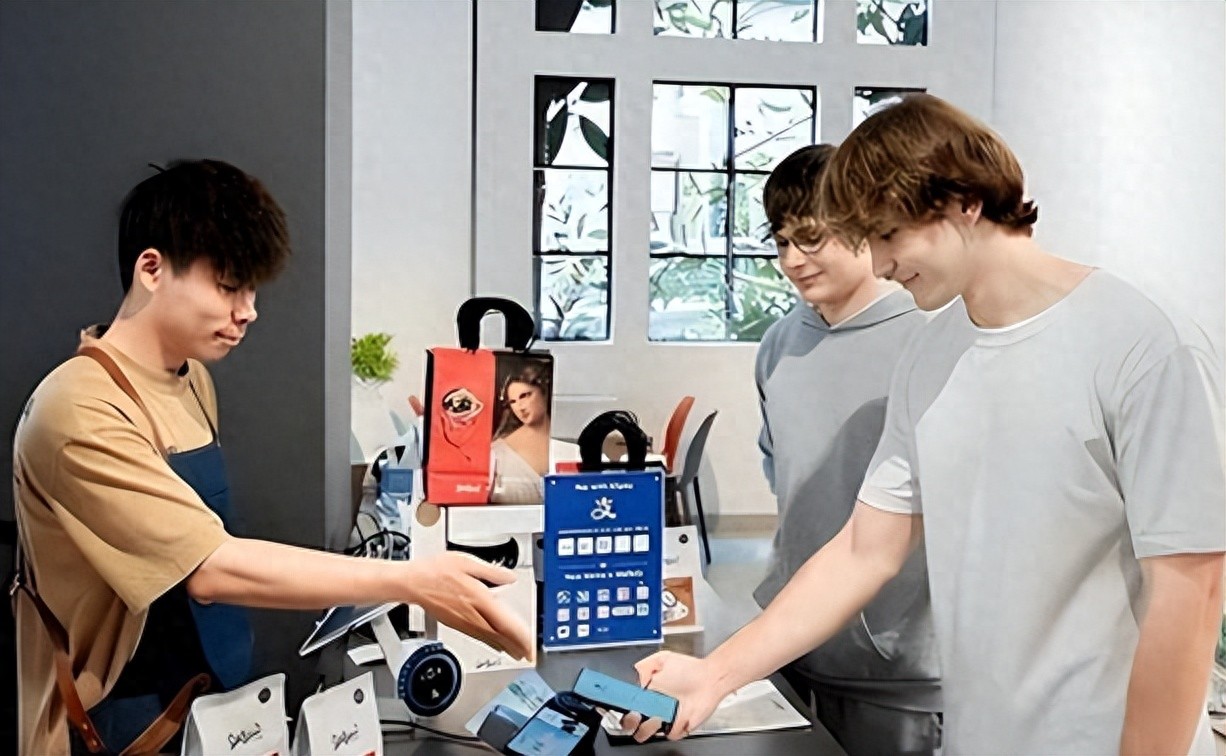 美国华人曾言：中国的手机扫码支付，是最不智能的“发明”