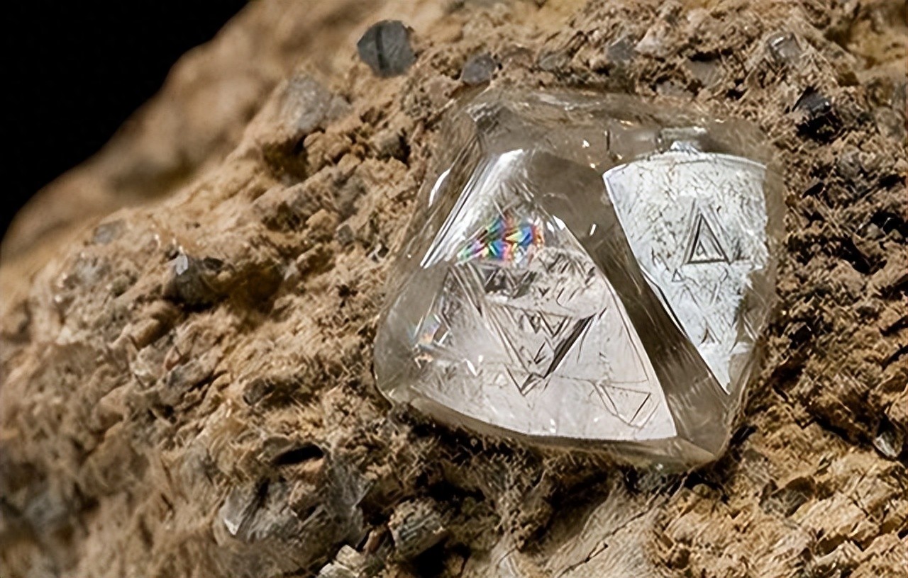 美国终于怕了,比稀土更致命的王牌,终于出手了！万斯：中国要冷静